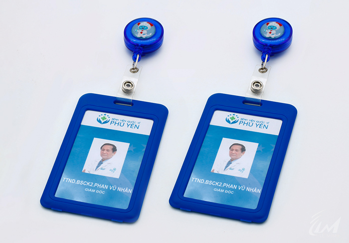 thẻ bác sĩ nhựa PVC kèm bao đeo, yoyo